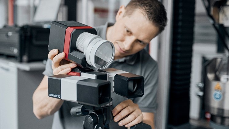 Young man standing behind an Aramis 3D camera